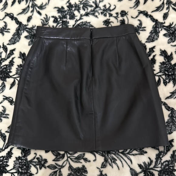 Wilfred Patio Vegan Leather Mini Skirt. - Picture 5 of 8